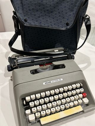 Máquina de escribir Olivetti Lettera 35