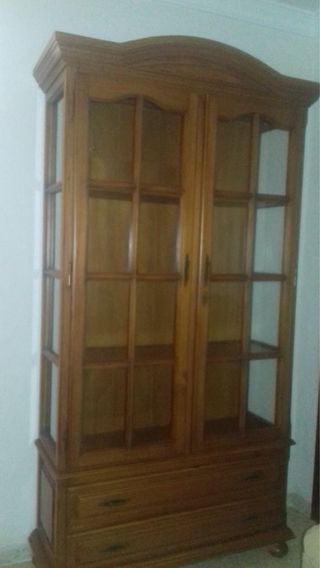 Vitrina de madera maciza