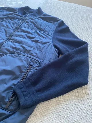 Chaqueta azul acolchada