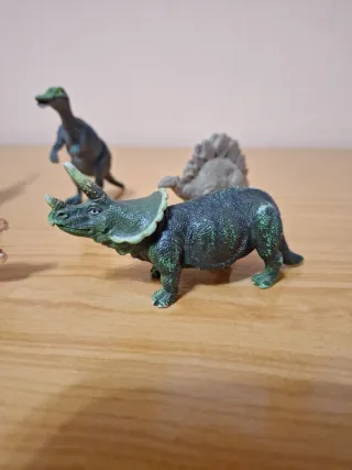 5 Dinosaurios de Juguete de plástico