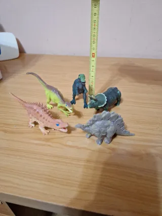 5 Dinosaurios de Juguete de plástico
