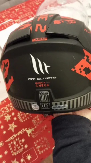 Casco moto negro y rojo