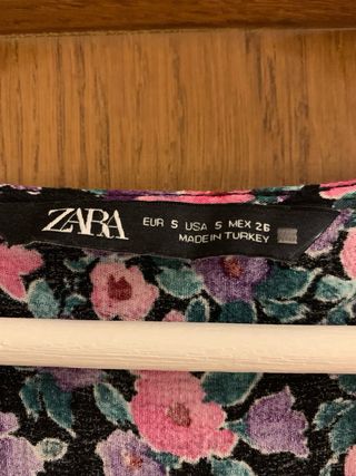 Vestido estampado floral talla S  de Zara