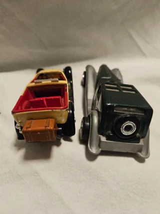 2 Macchinine d'epoca Bugatti e Rio