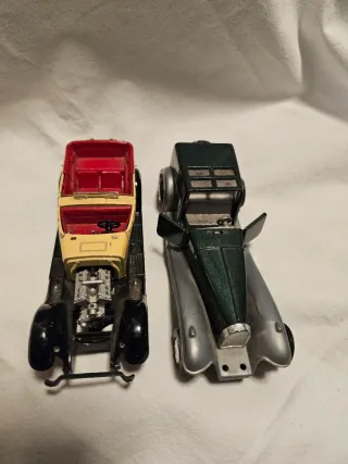 2 Macchinine d'epoca Bugatti e Rio