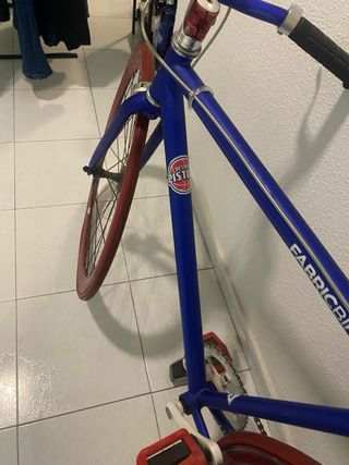 Bicicleta azul y roja marca FABRICBIKE