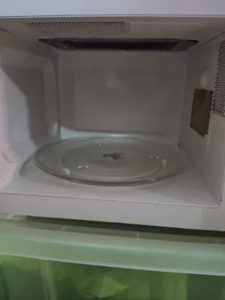 Microondas Bluesky Amarillo.