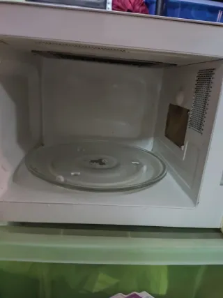 Microondas Bluesky Amarillo.