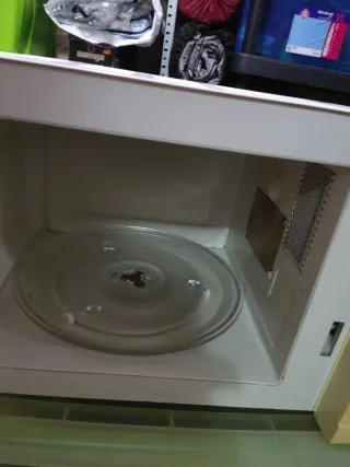 Microondas Bluesky Amarillo.