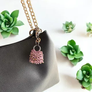 Charm borsa uncinetto perle rosa oro