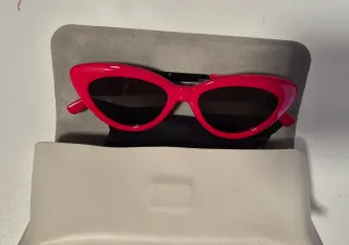 Gafas de sol Zara con montura roja