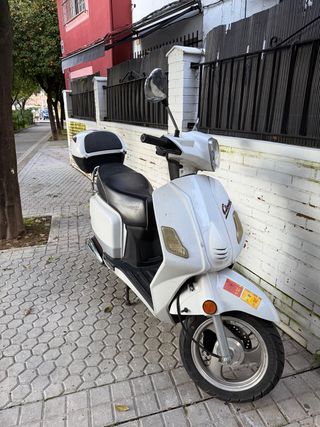 Moto Scooter 125cc Automática Blanca