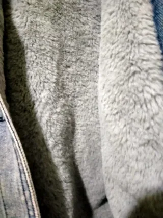 Chaqueta vaquera con capucha y pelo