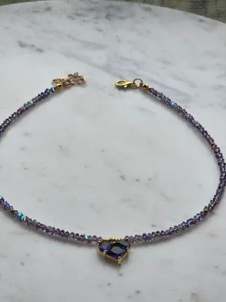 Collana fatta a mano con cuore viola