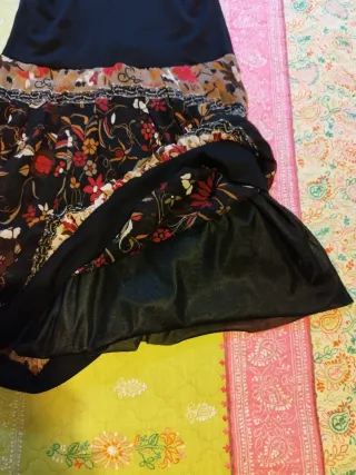 Vestido palabra de honor negro y floral talla S