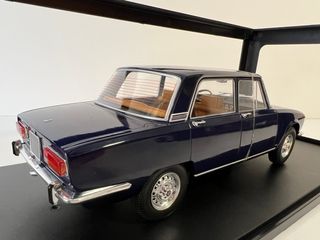 Alfa Romeo 2000 del 1969  1:18 Mitica 1/18