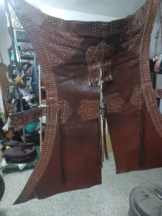 Zahones de cuero artesanales