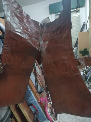 Zahones de cuero artesanales