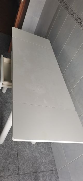 Mesa de cocina blanca