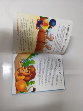 Cuentos y f¯bulas de animales