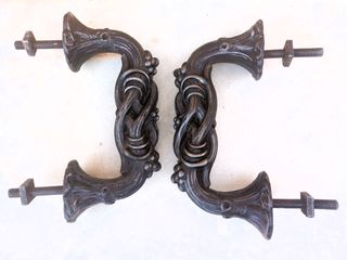 Tiradores de puerta.