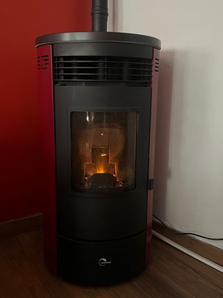 Estufa pellets 9,5 kW como nueva