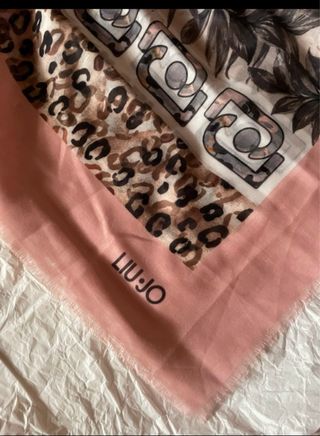 Foulard Liu Jo fantasia animalier e floreale