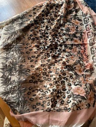 Foulard Liu Jo fantasia animalier e floreale