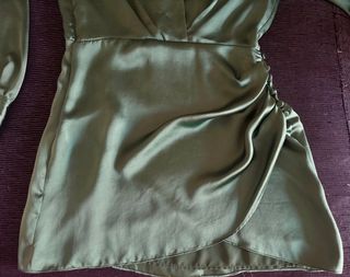 Vestido Zara verde satinado