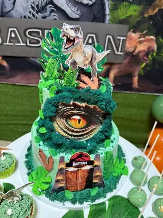 Tartas personalizadas y mesa dulce