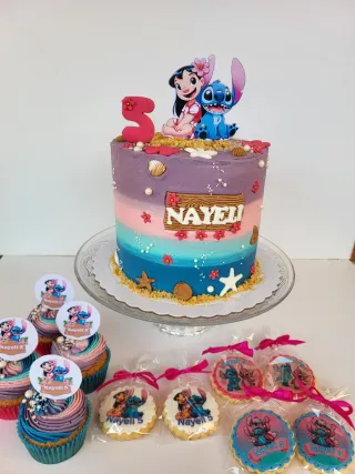 Tartas personalizadas y mesa dulce