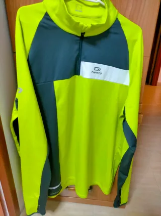 Camiseta deportiva Kalenji verde y blanca Talla XL