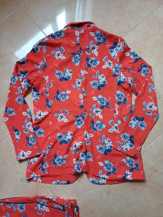 Traje Kocca floral rojo y azul