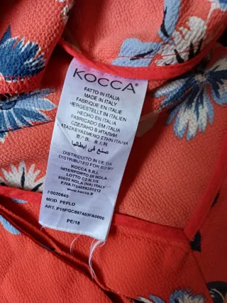 Traje Kocca floral rojo y azul
