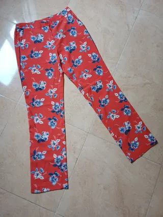 Traje Kocca floral rojo y azul