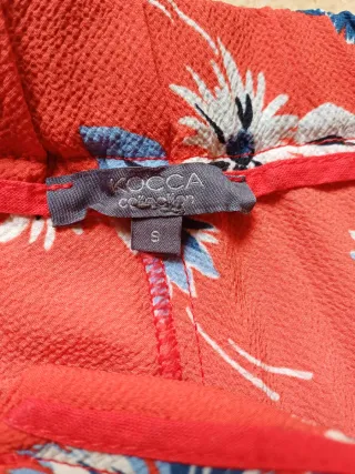 Traje Kocca floral rojo y azul