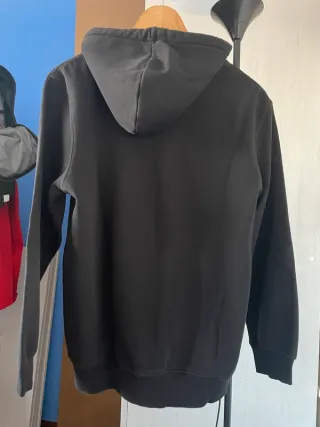 Sudadera H&M Negra con Estampado