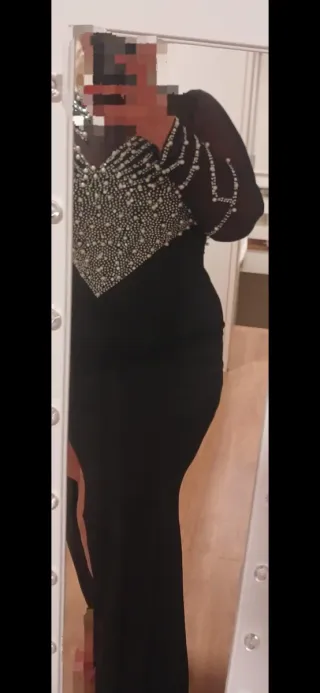 Vestido de fiesta negro con pedrería
