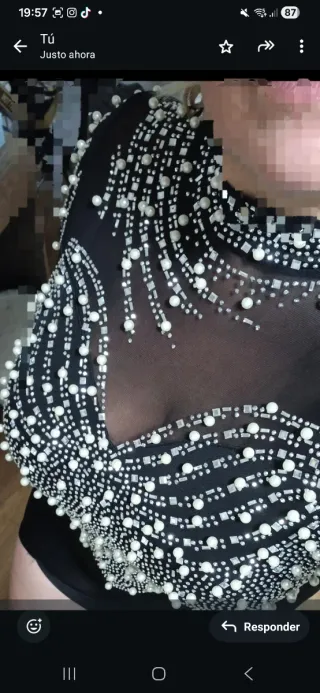 Vestido de fiesta negro con pedrería