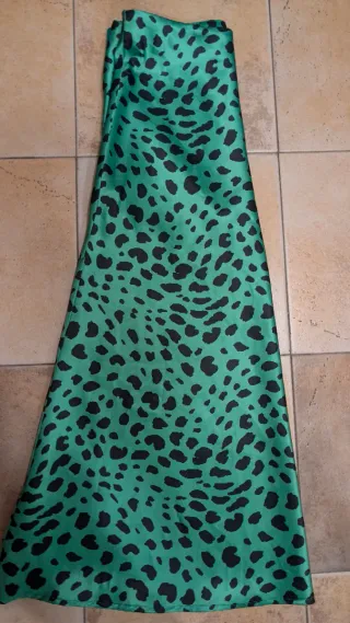 Falda leopardo verde y negra
