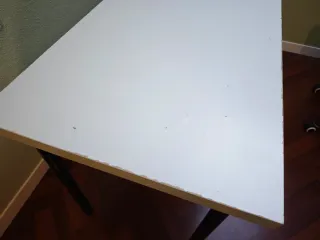 Mesa de oficina o estudio blanca