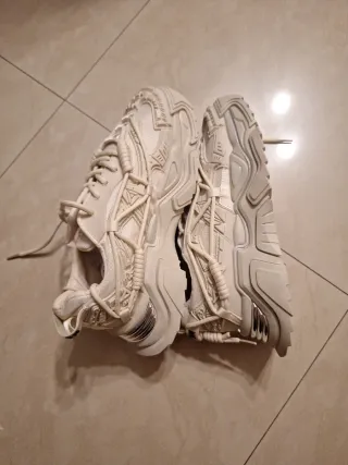 Zapatillas deportivas beige...