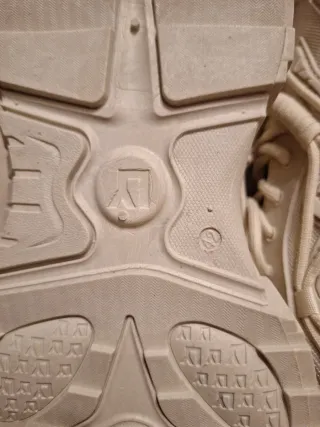 Zapatillas deportivas beige...