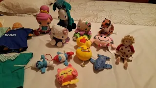Lote de peluches y muñecos variados