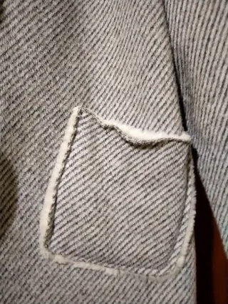 Chaqueta con capucha y forro polar