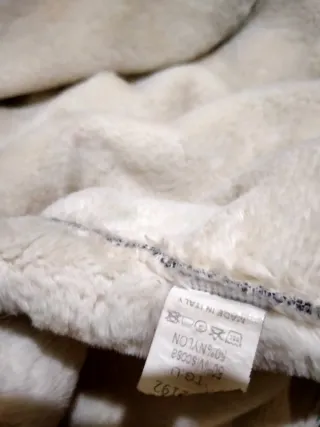 Chaqueta con capucha y forro polar