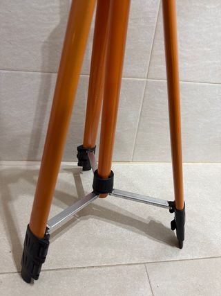 Trípode para láser de obra ajustable con nivel