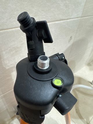 Trípode para láser de obra ajustable con nivel