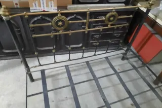 Cama antigua latón y metal