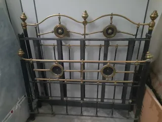 Cama antigua latón y metal